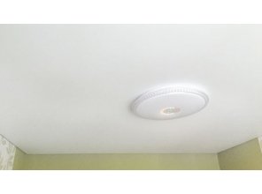 Монтаж потолка на кухне 8 м2 с использованием пленки VIPCEILING серии MONLANGE M9001 (2.60)