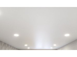 Монтаж потолка в гостиной 18 м2 с использованием пленки VIPCEILING серии MONLANGE M9001 (3.25)