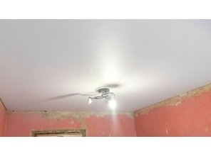 Монтаж потолка в спальне 10 м2 с использованием пленки VIPCEILING серии MONLANGE M9001 (2.60)