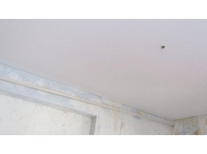 Монтаж потолка в гостиной 13 м2 с использованием пленки VIPCEILING серии MONLANGE M9001 (3.50)