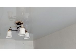 Монтаж потолка на кухне 8 м2 с использованием пленки VIPCEILING серии MONLANGE L9001 (2.15)