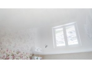 Монтаж потолка в спальне 15 м2 с использованием пленки VIPCEILING серии MONLANGE L9001 (3.80)