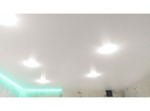 Монтаж потолка на кухне 7 м2 с использованием пленки VIPCEILING серии MONLANGE S9020 (2.60)