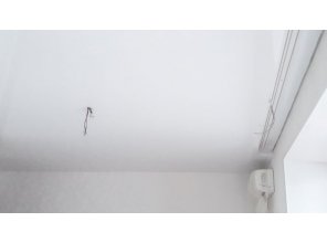 Монтаж потолка в гостиной 16 м2 с использованием пленки VIPCEILING серии MONLANGE L9001 (4.90)
