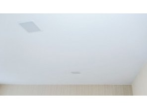 Монтаж потолка в спальне 12 м2 с использованием пленки VIPCEILING серии MONLANGE M9001 (3.25)