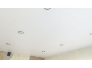 Монтаж потолка на кухне 9 м2 с использованием пленки VIPCEILING серии MONLANGE M9001 (2.60)