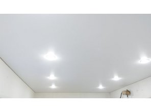 Монтаж потолка в прихожей 14 м2 с использованием пленки VIPCEILING серии MONLANGE M9001 (3.25)