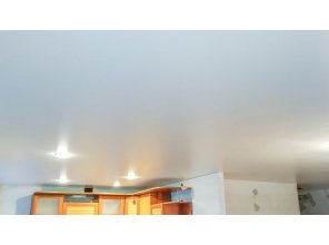 Монтаж потолка в квартире 35 м2 с использованием пленки VIPCEILING серии MONLANGE S9020 (5.45)