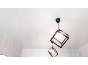 Монтаж потолка на кухне 11 м2 с использованием пленки VIPCEILING серии MONLANGE L9001 (3.50)