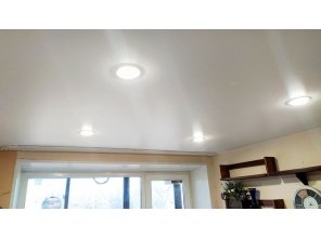 Монтаж потолка на кухне 8 м2 с использованием пленки VIPCEILING серии MONLANGE S9020 (3.25)