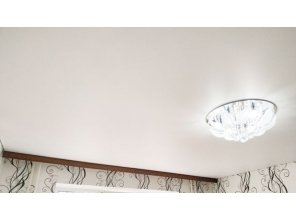 Монтаж потолка в гостиной 19 м2 с использованием пленки VIPCEILING серии MONLANGE M9001 (3.50)