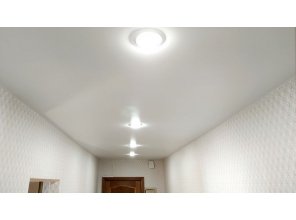 Монтаж потолка в коридоре 10 м2 с использованием пленки VIPCEILING серии MONLANGE M9001 (2.15)