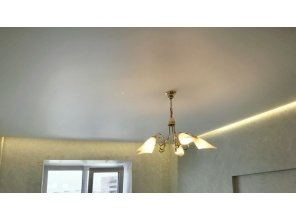 Монтаж потолка в спальне 12 м2 с использованием пленки VIPCEILING серии MONLANGE M9001 (3.25)