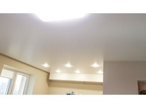 Монтаж потолка на кухне 28 м2 с использованием пленки VIPCEILING серии MONLANGE S9020 (5.40)