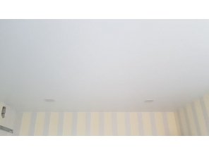 Монтаж потолка на кухне 13 м2 с использованием пленки VIPCEILING серии MONLANGE M9001 (3.50)