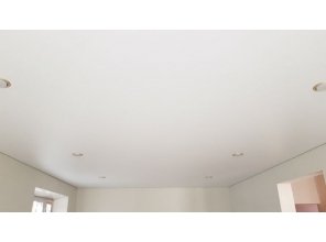 Монтаж потолка для зала 17 м2 с использованием пленки VIPCEILING серии MONLANGE M9001 (3.25)