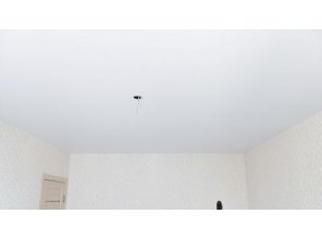 Монтаж потолка в спальне 15 м2 с использованием пленки VIPCEILING серии MONLANGE M9001 (3.25)