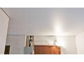 Монтаж потолка в коридоре 13 м2 с использованием пленки VIPCEILING серии MONLANGE M7001 (3.50)