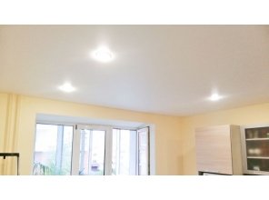 Монтаж потолка на кухне 15 м2 с использованием пленки VIPCEILING серии MONLANGE M9001 (3.50)