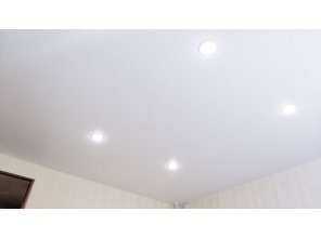 Монтаж потолка в спальне 10 м2 с использованием пленки VIPCEILING серии MONLANGE S9020 (3.25)