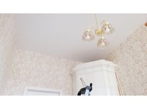 Монтаж потолка в квартире 11 м2 с использованием пленки VIPCEILING серии MONLANGE M9001 (3.50)