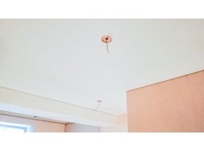 Монтаж потолка в офисе 10 м2 с использованием пленки VIPCEILING серии MONLANGE M9001 (2.18)