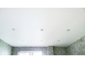 Монтаж потолка в гостиной 13 м2 с использованием пленки VIPCEILING серии MONLANGE M9001 (3.25)