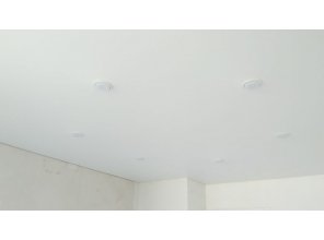 Монтаж потолка в спальне 12 м2 с использованием пленки VIPCEILING серии MONLANGE M9001 (3.50)