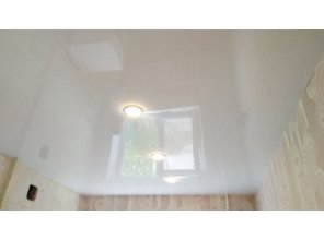 Монтаж потолка на кухне 7 м2 с использованием пленки VIPCEILING серии MONLANGE L9001 (3.50)