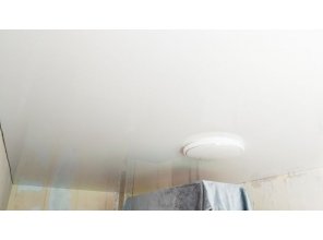 Монтаж потолка в гостиной 17 м2 с использованием пленки VIPCEILING серии MONLANGE L9001 (3.50)