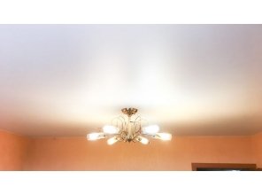 Монтаж потолка в спальне 12 м2 с использованием пленки VIPCEILING серии MONLANGE M9001 (3.50)