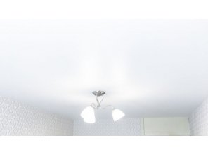 Монтаж потолка в спальне 11 м2 с использованием пленки VIPCEILING серии MONLANGE M9001 (3.50)