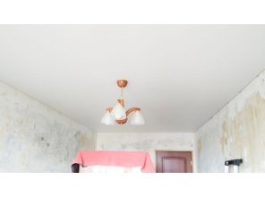 Монтаж потолка в спальне 15 м2 с использованием пленки VIPCEILING серии MONLANGE M9001 (3.50)