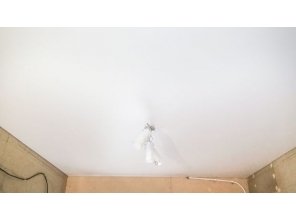 Монтаж потолка в спальне 13 м2 с использованием пленки VIPCEILING серии MONLANGE S9020 (3.25)