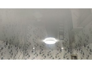 Монтаж потолка в гостиной 17 м2 с использованием пленки VIPCEILING серии MONLANGE L9001 (3.25)