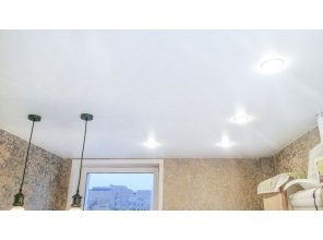 Монтаж потолка в спальне 13 м2 с использованием пленки VIPCEILING серии MONLANGE S9020 (3.25)