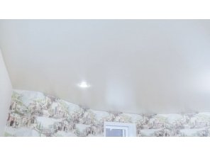 Монтаж потолка в квартире 27 м2 с использованием пленки VIPCEILING серии MONLANGE S9057 (5.45)