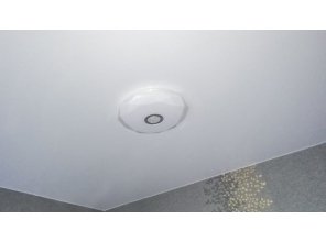 Монтаж потолка в спальне 5 м2 с использованием пленки VIPCEILING серии MONLANGE L9001 (2.60)