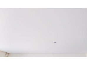 Монтаж потолка в гостиной 18 м2 с использованием пленки VIPCEILING серии MONLANGE M9001 (4.35)