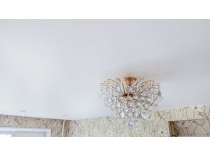 Монтаж потолка в гостиной 17 м2 с использованием пленки VIPCEILING серии MONLANGE M9001 (3.25)