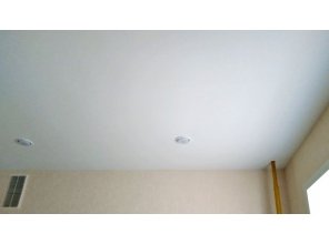 Монтаж потолка на кухне 10 м2 с использованием пленки VIPCEILING серии MONLANGE M9001 (3.25)