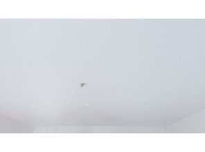 Монтаж потолка в гостиной 18 м2 с использованием пленки VIPCEILING серии MONLANGE S9020 (3.25)