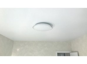 Монтаж потолка в спальне 15 м2 с использованием пленки VIPCEILING серии MONLANGE M9001 (3.25)