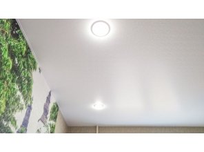 Монтаж потолка на кухне 8 м2 с использованием пленки VIPCEILING серии MONLANGE F9012 (3.50)