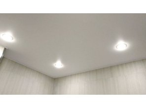 Монтаж потолка в ванной 5 м2 с использованием пленки VIPCEILING серии MONLANGE M9001 (2.15)