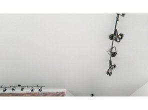 Монтаж потолка на кухне 25 м2 с использованием пленки VIPCEILING серии MONLANGE M9001 (5.45)