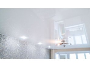 Монтаж потолка в спальне 17 м2 с использованием пленки VIPCEILING серии MONLANGE L9001 (3.25)