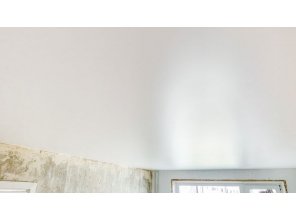 Монтаж потолка в спальне 17 м2 с использованием пленки VIPCEILING серии MONLANGE S9020 (3.25)