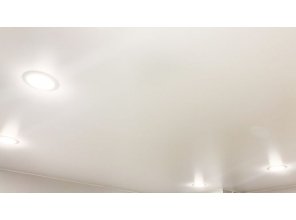 Монтаж потолка на кухне 9 м2 с использованием пленки VIPCEILING серии MONLANGE S9020 (3.25)