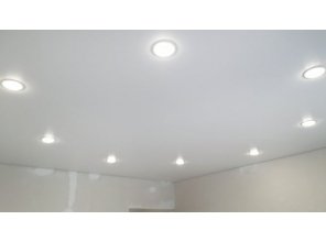 Монтаж потолка на кухне 13 м2 с использованием пленки VIPCEILING серии MONLANGE S9020 (3.50)